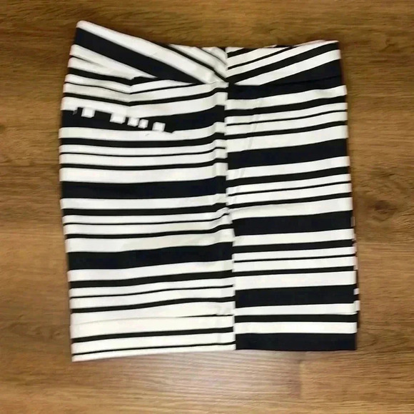 Apt 9 Women’s 10 Striped 5” Inseam Mid-Rise Shorts - Picture 5 of 8